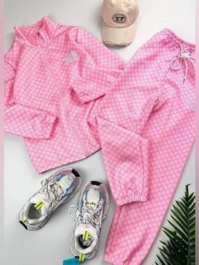 Fashion tracksuit. 💖
